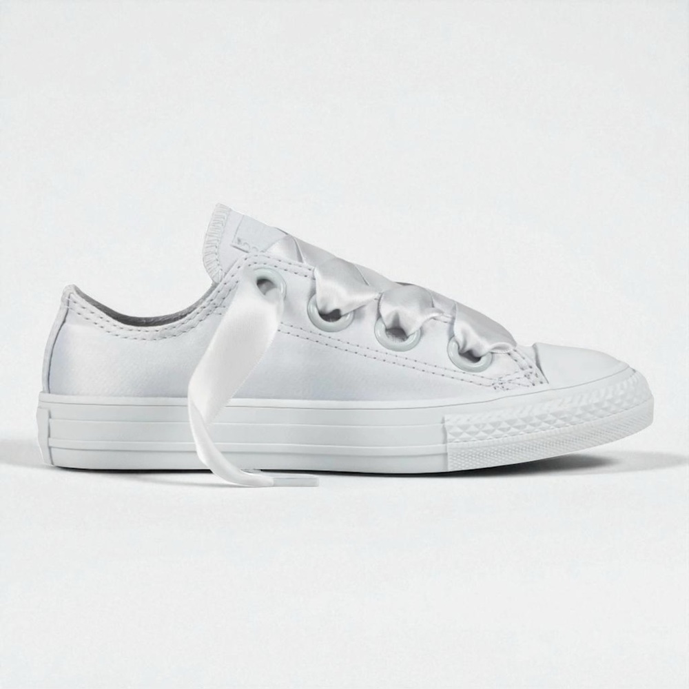 CONVERSE Big Girls Chuck Taylor All Star Big Eyelet Sneakers in Platinum